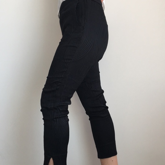 H&M | Textured black cropped dress pants - Picture 3 of 5